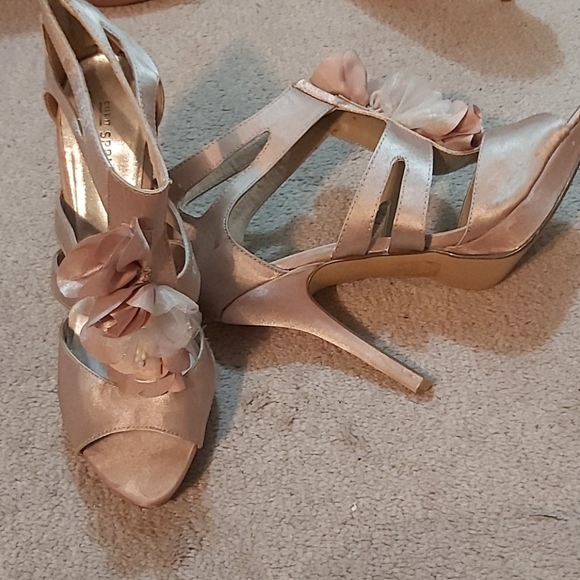 Heels - Picture 2 of 8